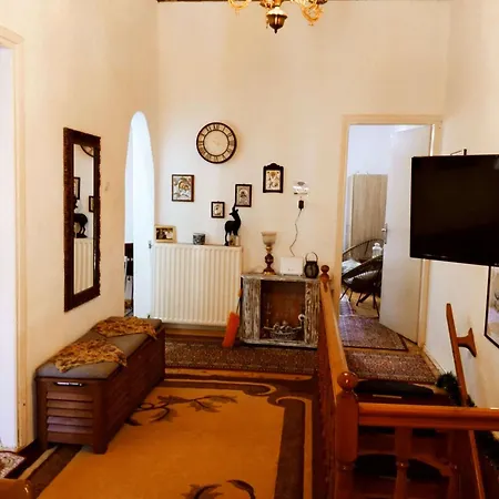 Historic Manor Kavala Feriehus *